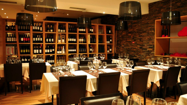 Regional dinner at Toca da Raposa Restaurant (drinks included)