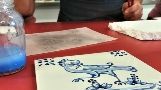 Atelier de peinture sur carrelage traditionnel