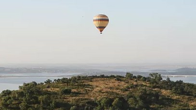 Voo sobre o grande lago de Alqueva