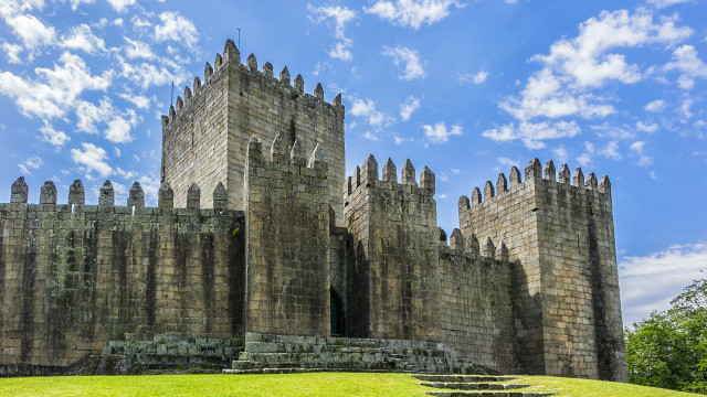 Visite du château de Guimarães et de l'église de São Miguel do Castelo - Scène virtuelle