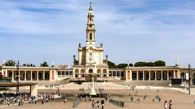 Fátima - Batalha - Nazaré - Óbidos - Lisbon