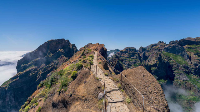 Tour privé au Pico do Arieiro et à Santana (Tout Inclus)