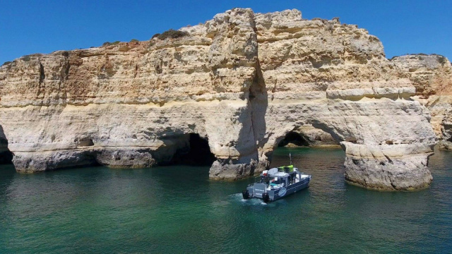 Tour privado en barco a la Cueva de Benagil y Playa de Marinha (Todo Incluido)