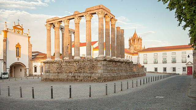 Évora